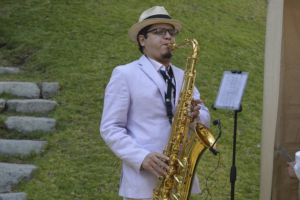 Farid Álvarez - Saxofonista - Consulta disponibilidad y precios