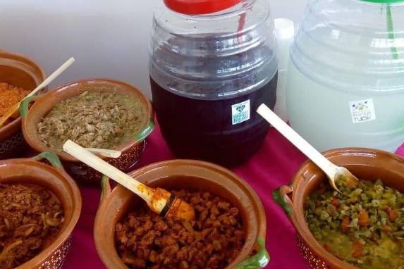 Comida y aguas de sabores