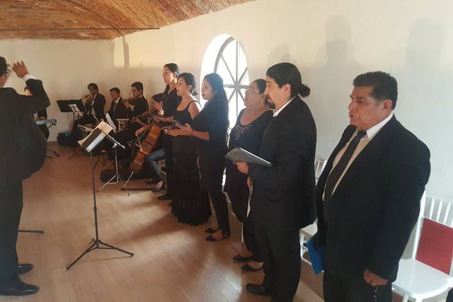 Coro y pequeña orquesta
