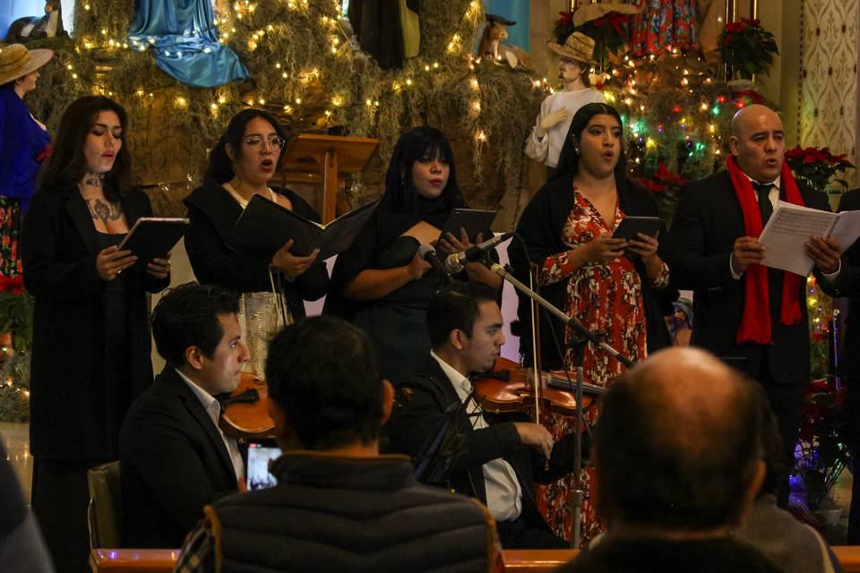 Grupo con 11 músicos