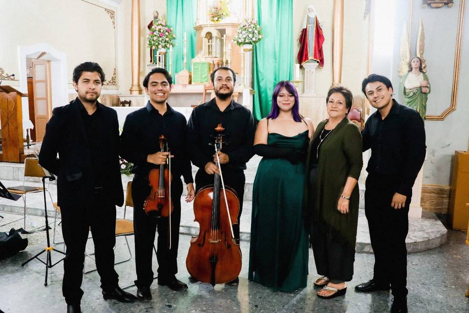 Músicos posando
