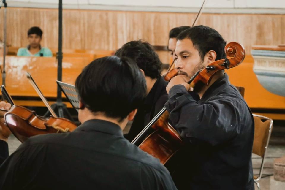 Tocando en misa