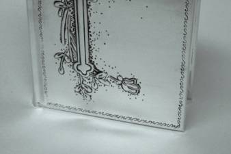 Biblia repujado en aluminio