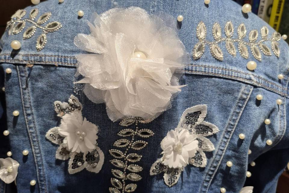 Flores, perlas y brillos