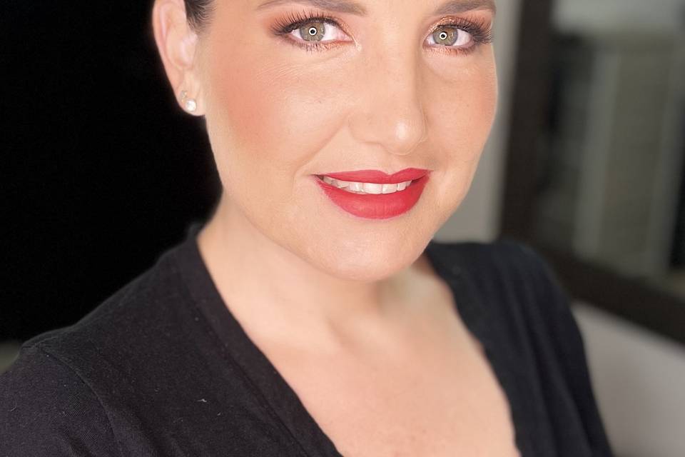 Maquillaje con labios rojos