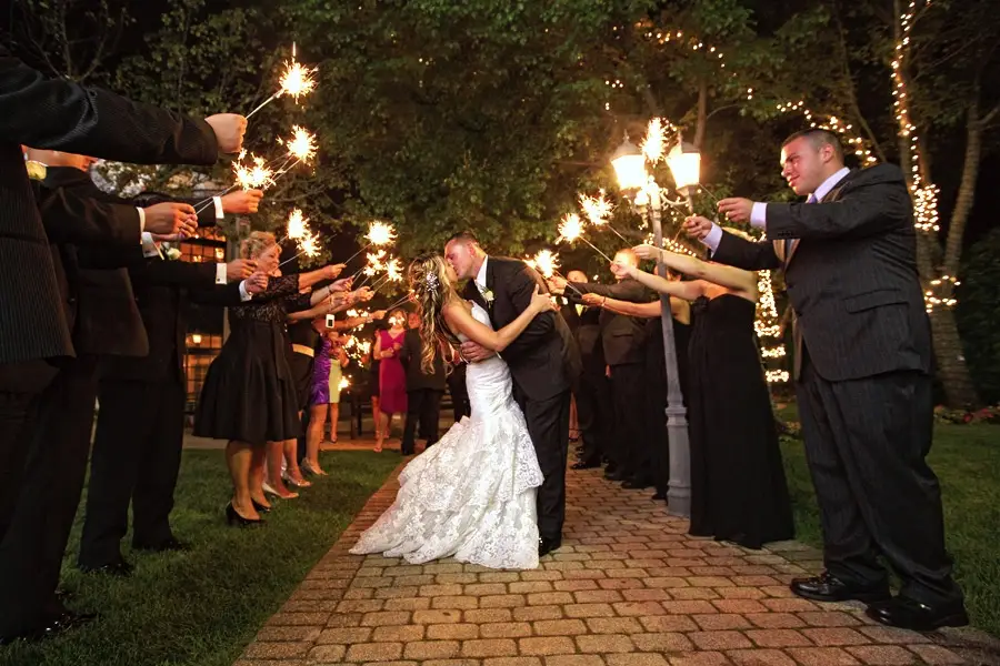 Deslumbra en tu boda… ¡Elige luces de bengala!