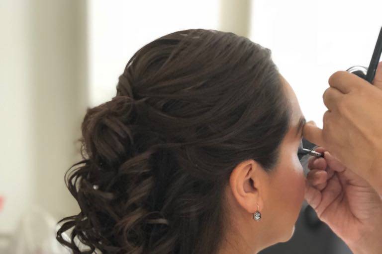 Maquillaje y peinado para novia