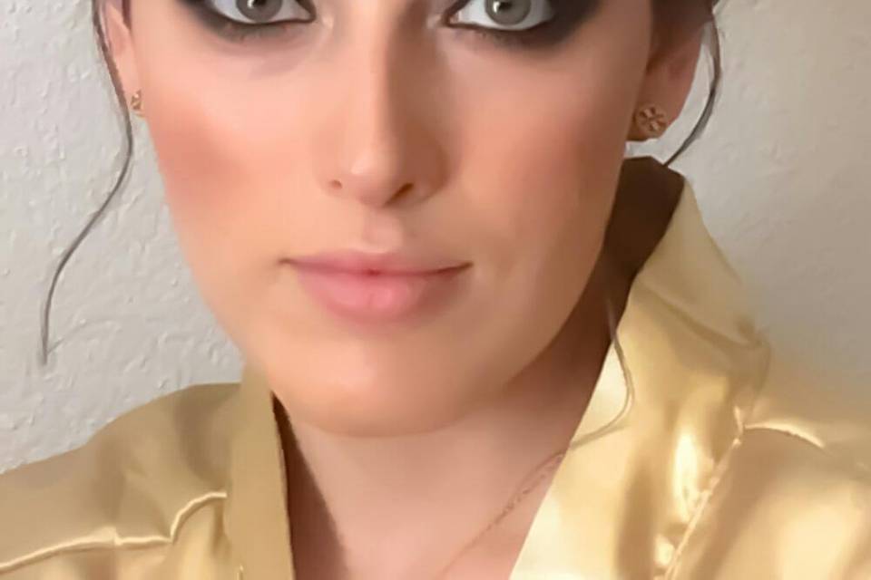 Maquillaje y peinado