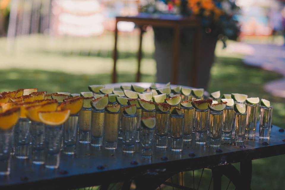 Ubica tu mesa shots tequila