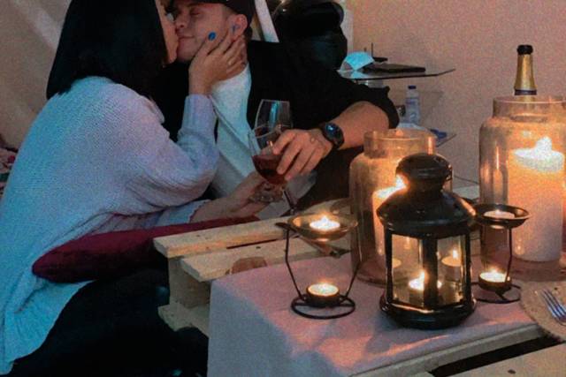 Amor hasta la puerta de su casa