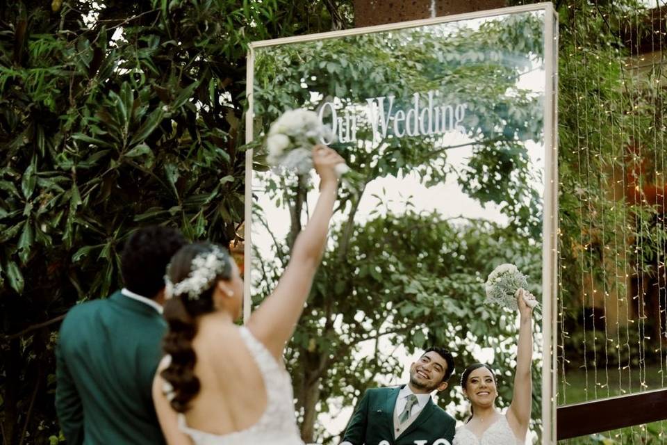 Mirror booth