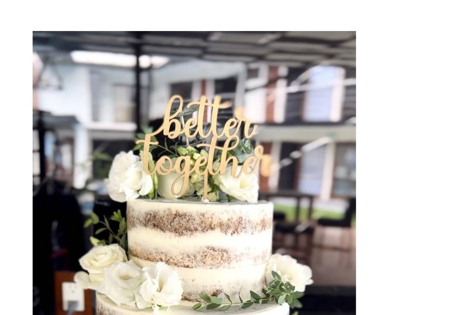 Nude Cake con flores p/150pax