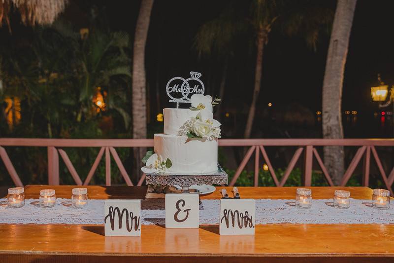 Pastel con orquídeas