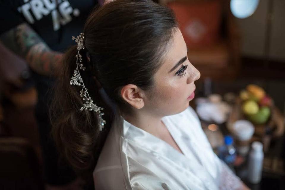 Peinado y maquillaje
