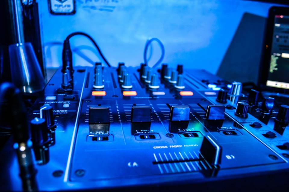 Cabina de DJ Profesional