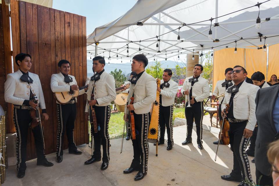 Mariachi en capilla