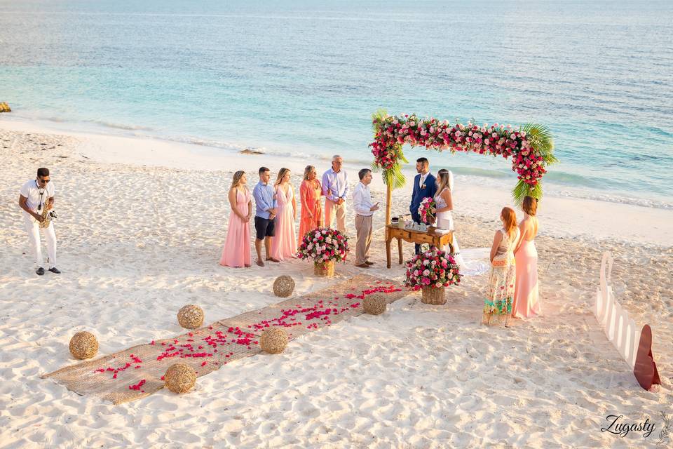 Ceremonia nupcial en la playa