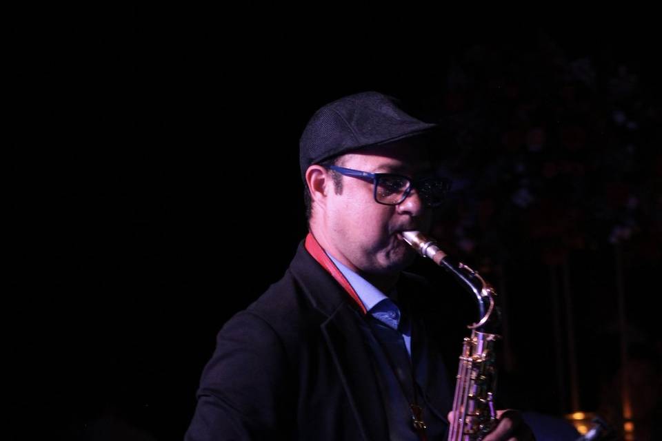 Tony Gaytan, Sax