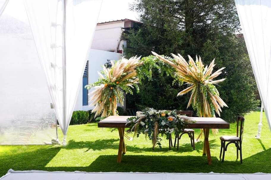 Arco principal de mesa para novios