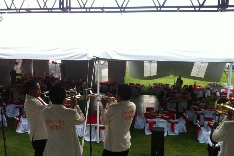 Banda Plomazo
