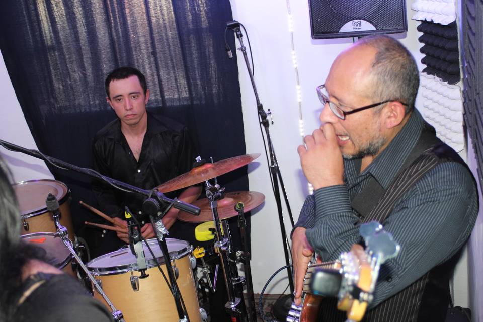 Bajo y bateria Octavio y Joel