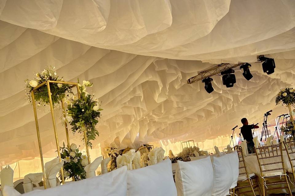 Boda campo cielo rosas