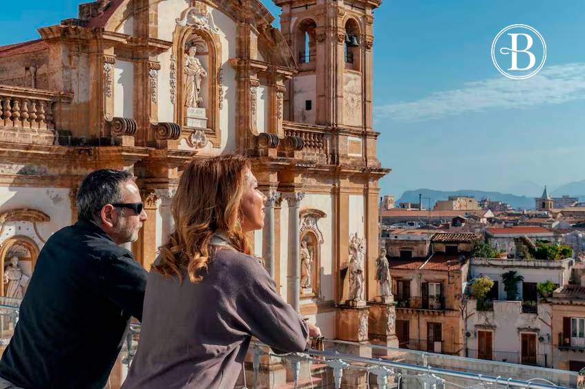 Pareja en una terraza