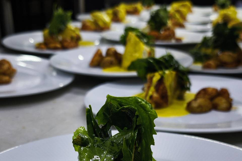 Pollo salsa de flor de calabaz