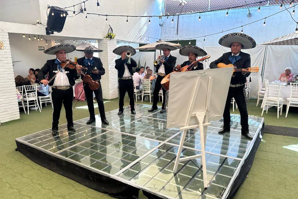 Pista y Mariachi