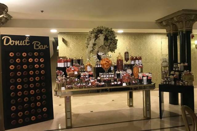 Mesa de dulces y barra de dona