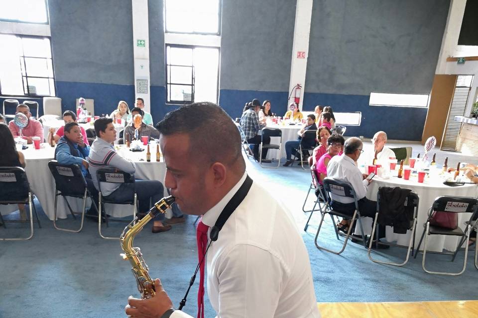 Saxofón en vivo