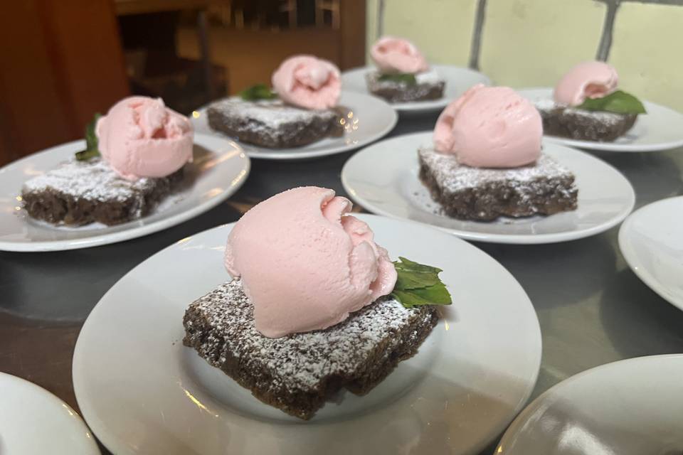 Brownie con helado