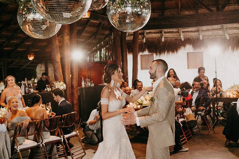 Casa palapa first dance