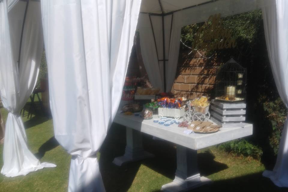 Carpa para mesa de dulces