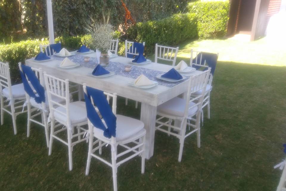 Mantelería azul rey