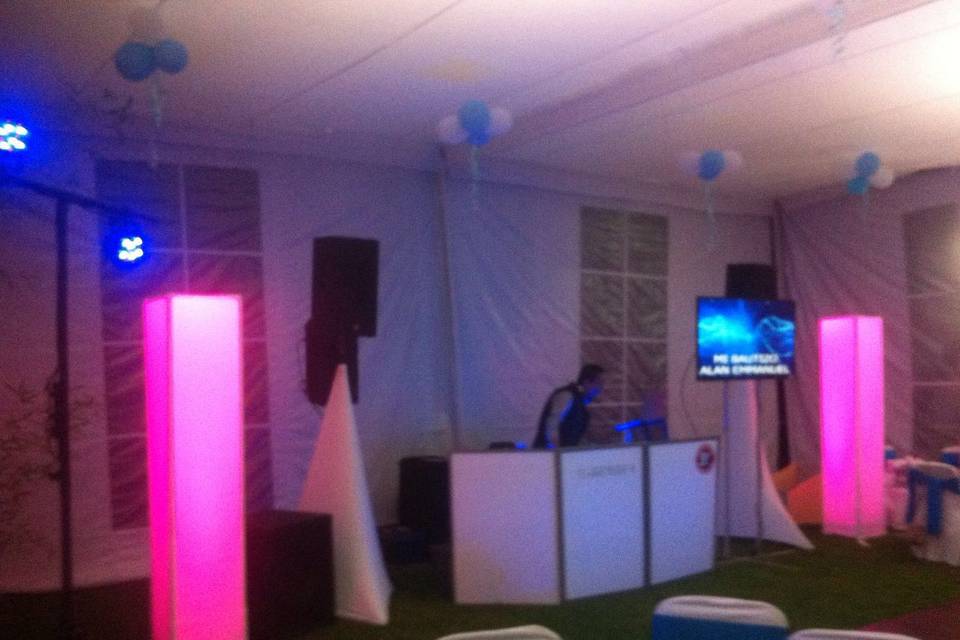 DJ, iluminación, pantalla