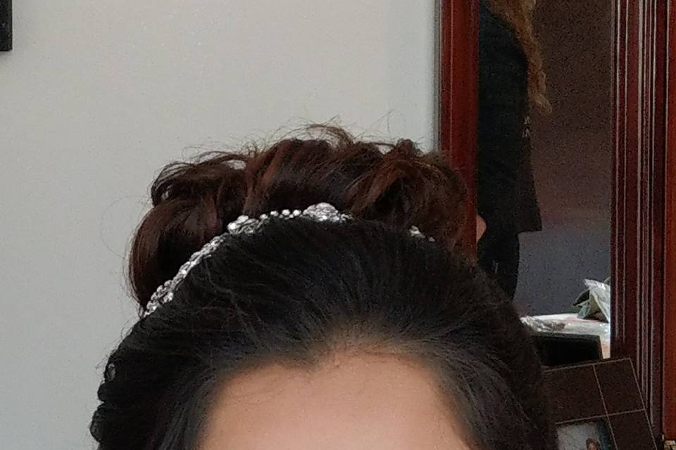 Novia con maquillaje intenso