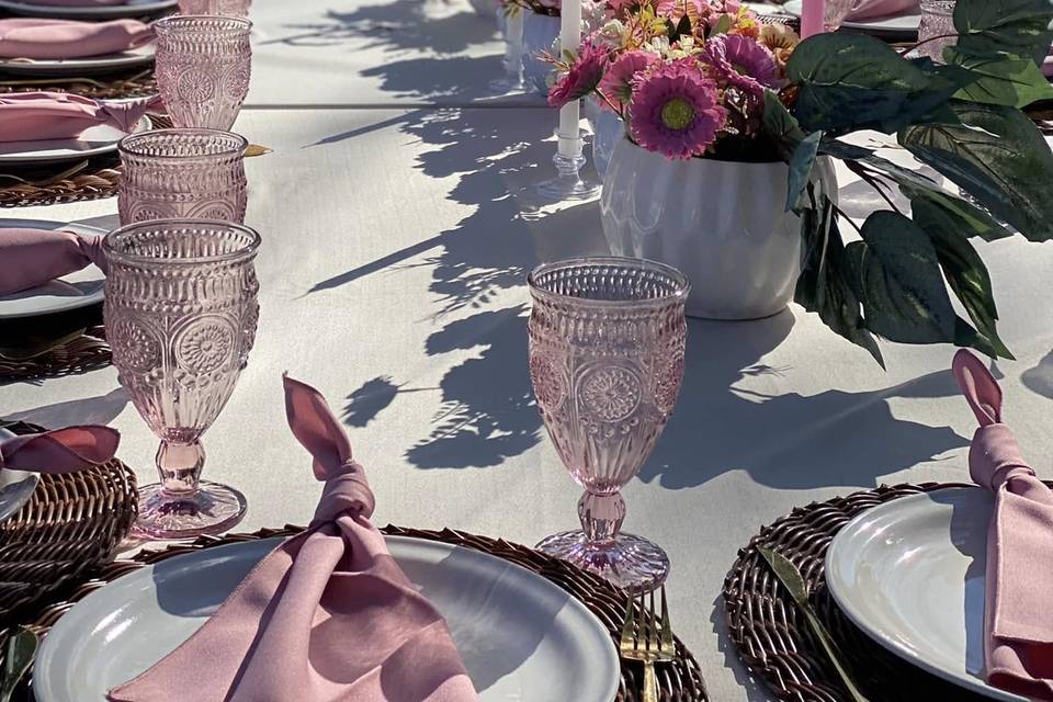 Montaje de copas rosas