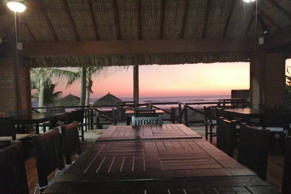 Atardecer en playa bonfil