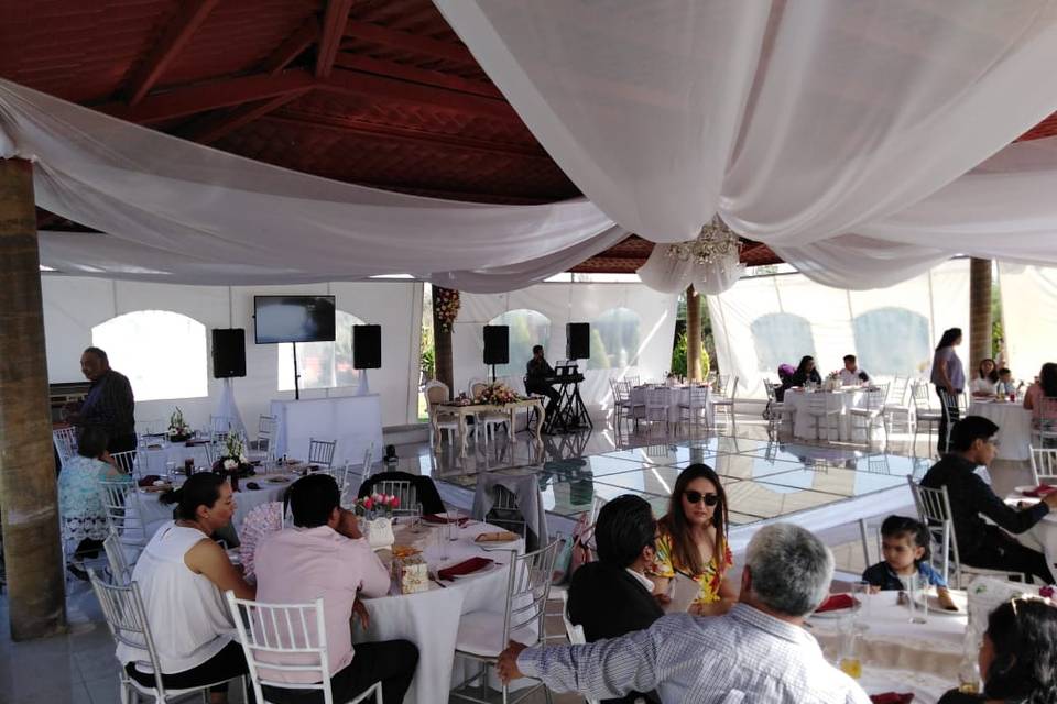 Amenizando boda en palapa