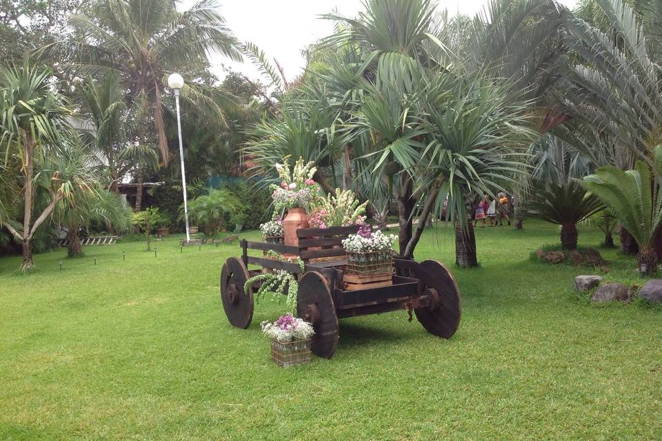 Carreta en jardin