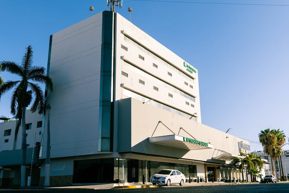 Wyndham Garden Plaza Inn Hotel Deluxe