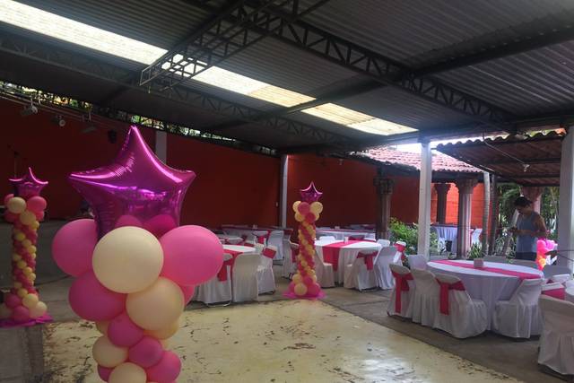Renta de sillas con lazo rosa
