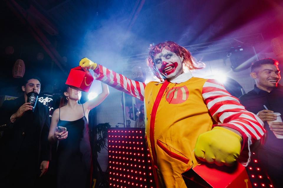 Ronald McDonald reparte cajita