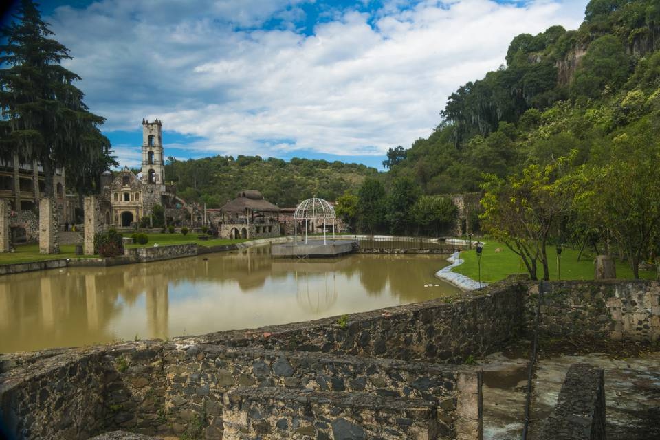 Lago y fuentes