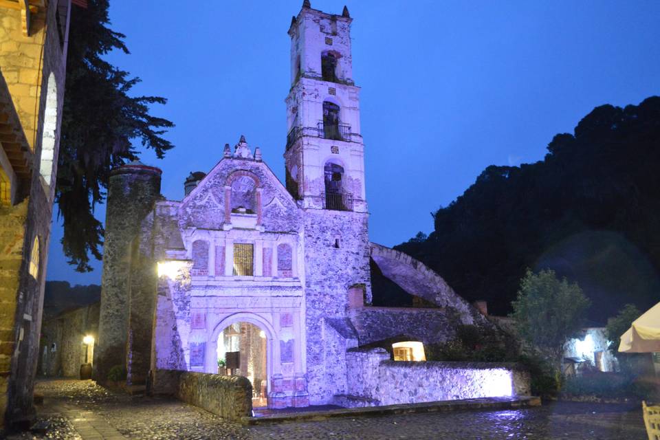 Capilla y luz arquitectónica