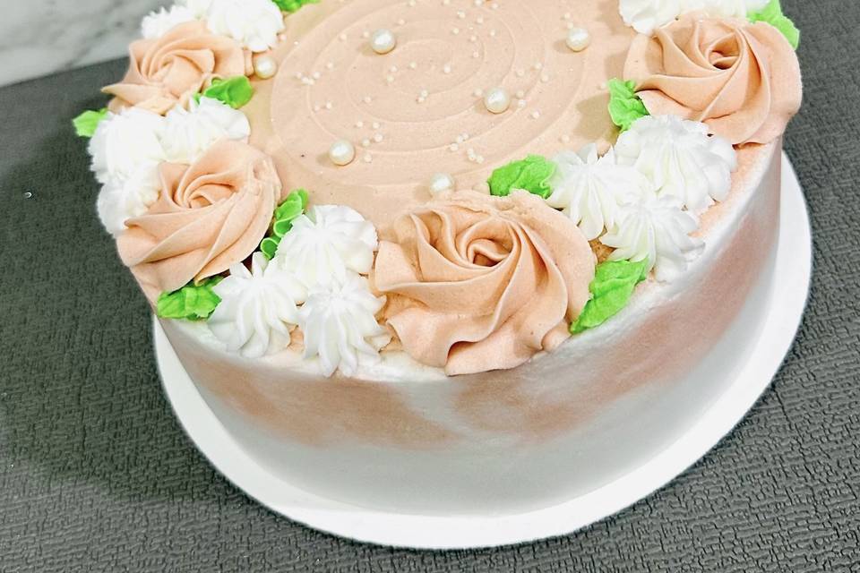 Pastel blanco con durazno