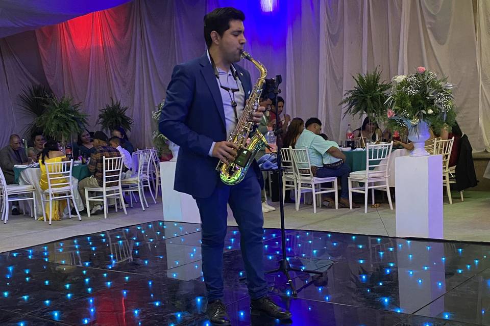 Alexis Chacón - saxofonista