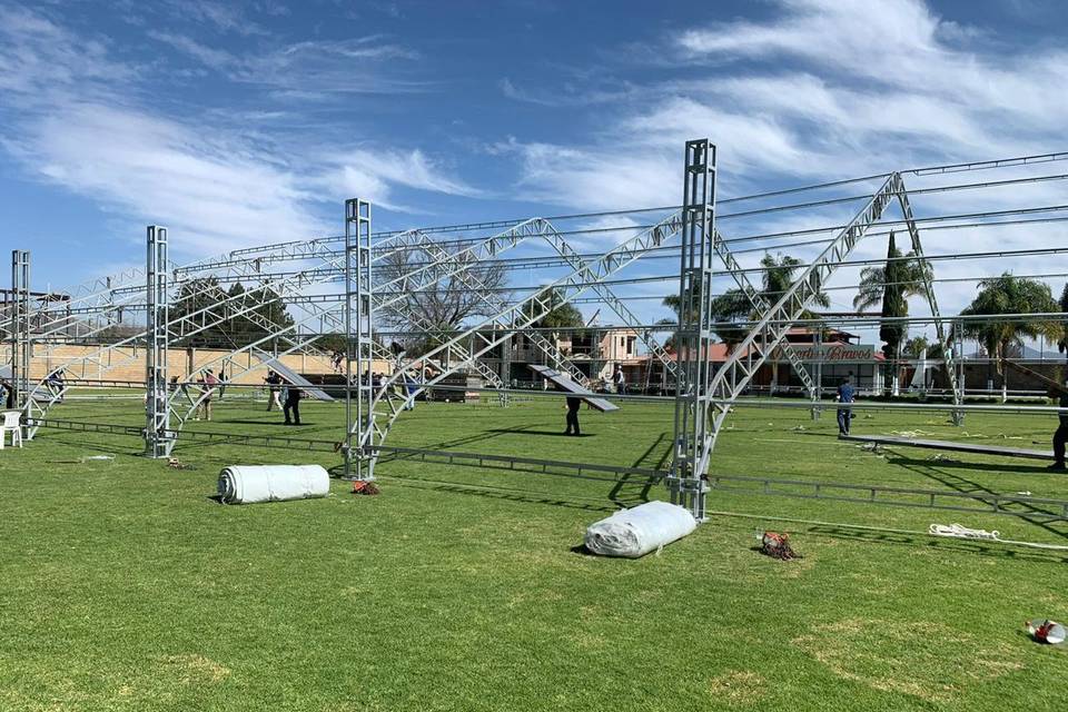 Colocando estructura de carpa