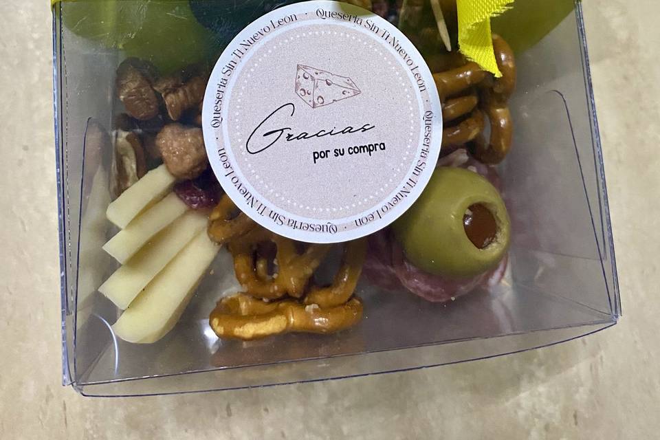 Caja de acetato transparente